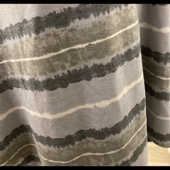 💥💥PLUS SIZE TOP💥💥 - Picture 3 of 8